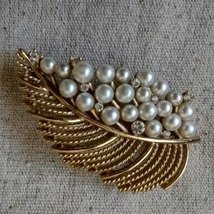 Lisner Faux Pearl Rinestone & Gold Feather Brooch/Pin